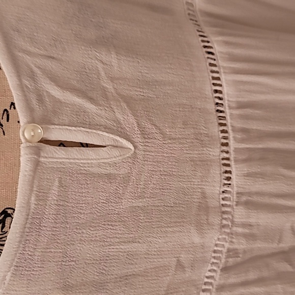 Democracy Sleeveless White Lacy Top - Picture 4 of 10